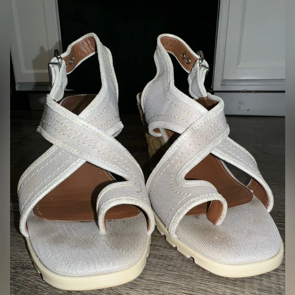 Donald J. Pliner Burgos Metallic Wedge Heel Sandals Cloth   Sz 8.5.  EUC!